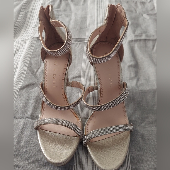 Size 7M Kelly & Katie  Heels - Picture 1 of 9